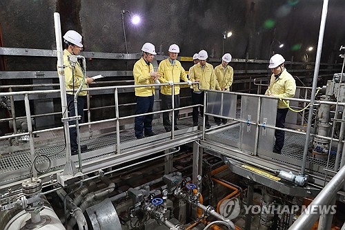 [유가 100달러 돌파] 日정부, 비축유 방출 준비 지시…"해협 봉쇄 장기화 대비"_김지연
