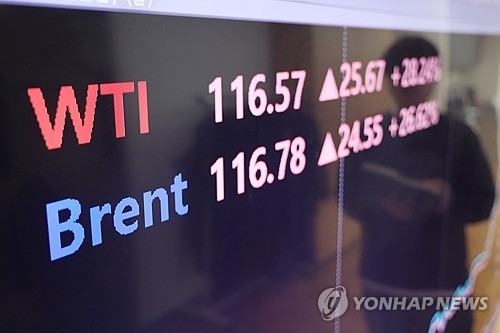 [유가 100달러 돌파] 한은, 더 강한 '동결 매파' 되나_손지현