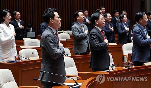 국힘, '절윤' 결의문 발표…"尹 정치적 복귀 요구에 명확히 반대"_온다예