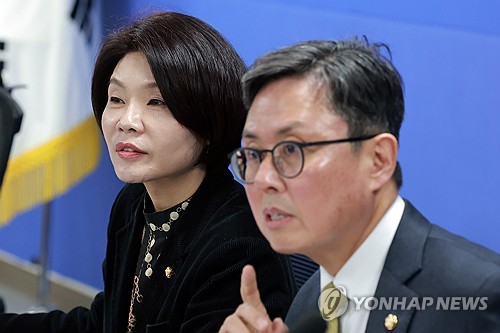 민주당 중동사태 경제 대응 TF 회의 참석한 한정애 정책위의장