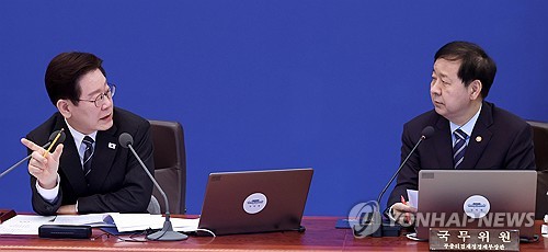李대통령 "유류비 직접지원 하려면 추경해야"…구윤철 "적극 검토"(종합)_정지서