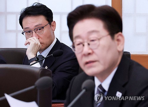 李대통령 "주가조작 신고하면 투자원금 몰수해 포상금 줘야"_정지서