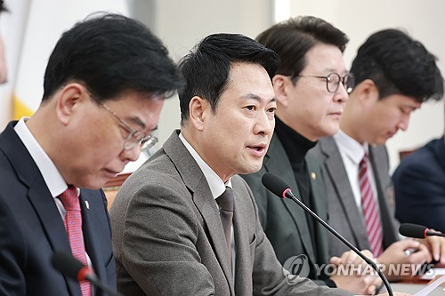 최고위에서 발언하는 장동혁 대표