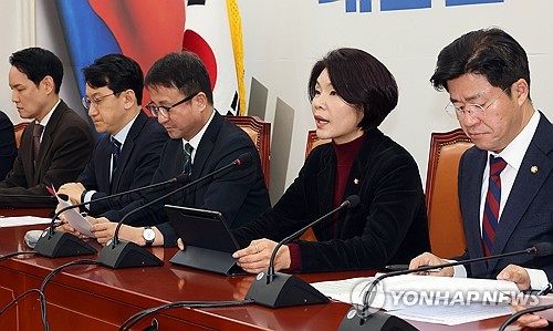 (서울=연합뉴스) 배재만 기자 = 더불어민주당 한정애 정책위의장이 12일 국회에서 열린 정책조정회의에서 발언하고 있다. 2026.3.12 scoop@yna.co.kr