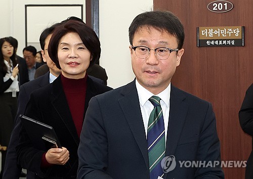 與 "국가가 방파제 역할 해야…적기에 추경 편성 필요"_황남경