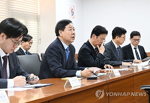 구윤철 만난 연구기관 "초과세수 범위내 추경, 금리·환율 부작용 제한적"_최욱