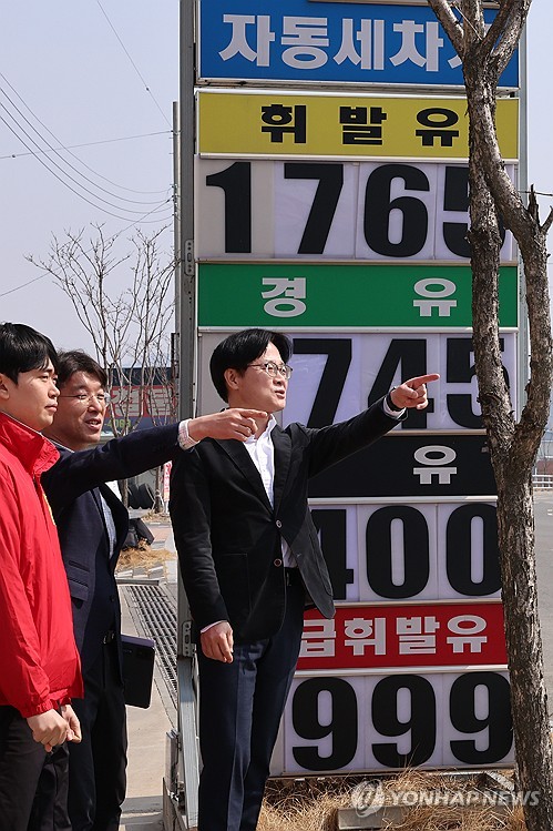 알뜰주유소 가격 동향 점검하는 김정관 산업부 장관