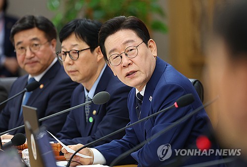 李대통령 "필요시 車 5·10부제 대책 수립…수출 통제도 검토" (종합)_정지서