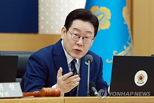 李대통령 "세금은 핵폭탄 같아 함부로 쓰면 안돼…최후의 수단"_정지서