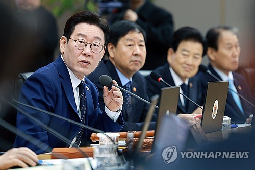 (세종=연합뉴스) 김도훈 기자 = 이재명 대통령이 17일 정부세종청사에서 열린 국무회의에서 발언하고 있다. 2026.3.17 superdoo82@yna.co.kr