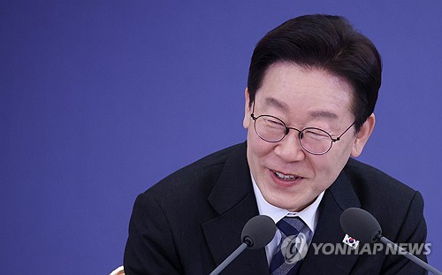 李대통령 "지정학적 리스크 상당히 과장…정치권이 부당하게 악용"_정지서
