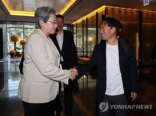 회동 마친 리사 수 AMD CEO-김성훈 업스테이지 대표