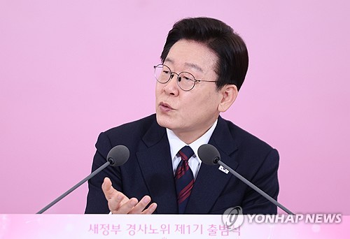 李대통령 "해고가 죽음이란 생각 않는 사회안전망 충분히 확보해야"_정지서