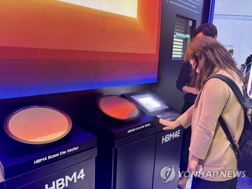 삼성전자 실적 신기록 주역은 '메모리'…DS 영업익 1년 새 52조 급증_윤영숙