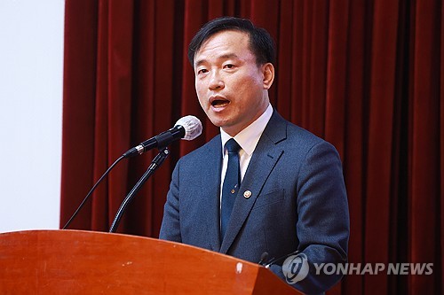 '취임 100일' 맞은 김종철 방미통위원장…"위원회 구성 지연 안타까워"_최정우