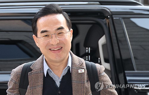 (서울=연합뉴스) 서명곤 기자 = 박홍근 기획예산처 장관 후보자가 22일 서울 중구 예금보험공사에 마련된 인사청문회 준비 사무실로 출근하고 있다. 2026.3.22 seephoto@yna.co.kr