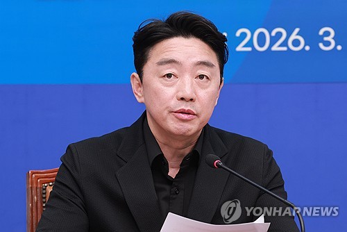고위당정협의회에서 발언하는 강훈식 대통령 비서실장