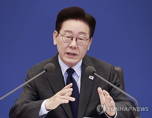 李대통령 "BTS 공연, 대한민국 홍보에 정말 큰 역할"_정지서
