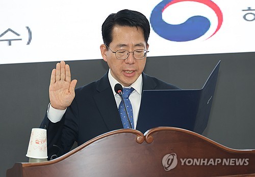 해수부 황종우號 본격 출범…'중동사태 관리·HMM 부산 이전' 과제 산적_한종화