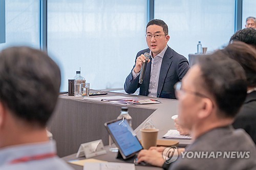 구광모 LG 대표, 사장단 회의서 AX 속도 강조