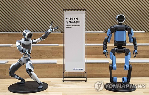 (서울=연합뉴스) 보스턴다이나믹스의 '차세대 전동식 아틀라스' 비구동 모델이 26일 제58기 정기 주주총회가 열리는 현대자동차 양재동 본사사옥에 전시돼 있다. 2026.3.26 [현대자동차·기아 제공. 재판매 및 DB 금지] photo@yna.co.kr