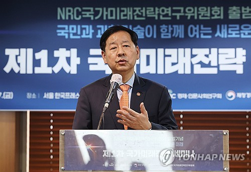 (서울=연합뉴스) 김주형 기자 = 구윤철 부총리 겸 재정경제부 장관이 27일 서울 중구 프레스센터에서 열린 NRC 국가미래전략연구위원회 출범기념 '제1차 국가미래전략 세미나'에 참석해 축사하고 있다. 2026.3.27 kjhpress@yna.co.kr