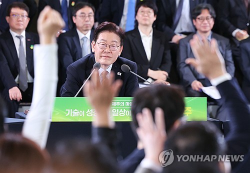 발언권 요청 받는 이재명 대통령