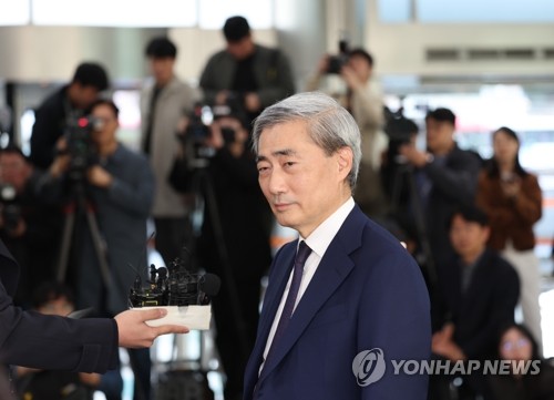 인사청문회 준비사무실 출근하는 신현송 후보자