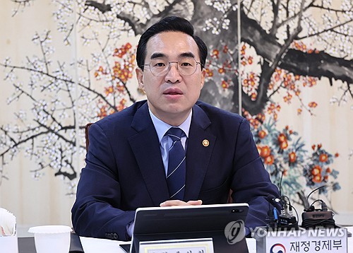 (서울=연합뉴스) 이정훈 기자 = 박홍근 기획예산처 장관이 1일 서울 종로구 정부서울청사에서 열린 거시재정 금융간담회에서 발언하고 있다. 2026.4.1 uwg806@yna.co.kr