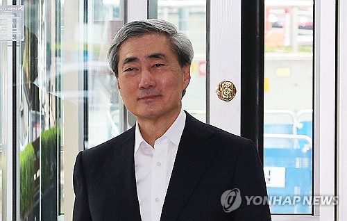 (서울=연합뉴스) 한종찬 기자 = 신현송 한국은행 총재 후보자가 1일 서울 중구 한화금융플라자에 마련된 인사청문회준비사무실로 출근하고 있다. 2026.4.1 saba@yna.co.kr