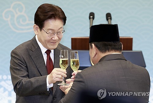 韓-인니 "훈련용 항공기·대전차유도미사일 등 방산 협력 진전 기대"_정지서