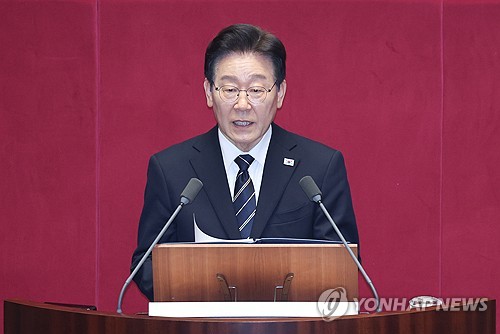 李대통령 "국민이 낸 세금, 적기 사용은 정부의 마땅한 책무"(종합)_정지서