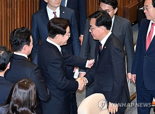 세 번째 시정연설 나선 李대통령…'위기' 스물여덟 번 언급_정지서