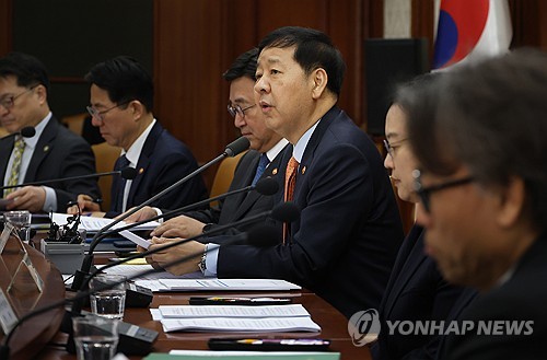 (서울=연합뉴스) 신준희 기자 = 구윤철 부총리 겸 재정경제부 장관이 3일 정부서울청사에서 열린 비상경제본부회의 겸 경제관계장관회의에서 발언을 하고 있다. 2026.4.3 hama@yna.co.kr