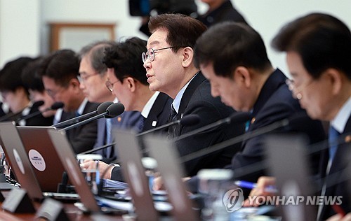 李대통령 "전시 상황에 국정 혼란 주는 가짜뉴스는 반란 행위"_황남경