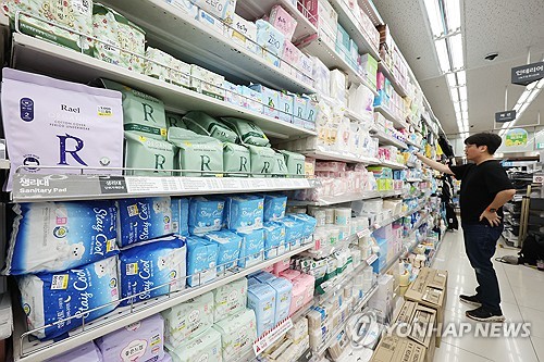 생리대·기저귀 '슬쩍 줄이기' 막는다…용량 줄이면 세 달간 알려야_정수인