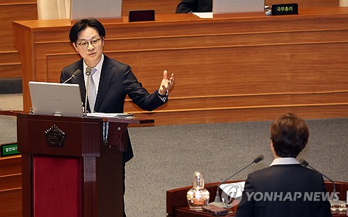 김정관 "산업 중단 발생 않는다 확신…나프타, 생각보다 상황 악화"_윤은별