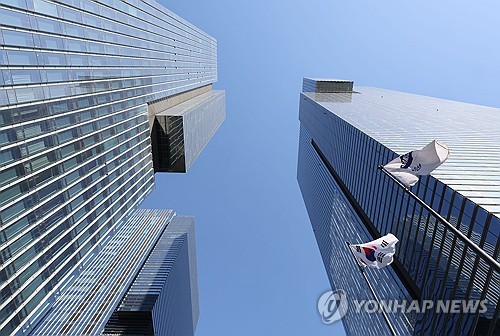 하루 9천억씩 버는 삼성전자…"이제 겨우 시작, 내년엔 영업이익 세계 1위"_이규선