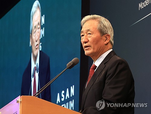 인사말 하는 정몽준 이사장