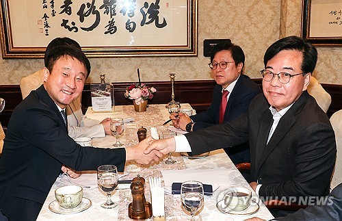 추경안 논의를 위해 만난 여야