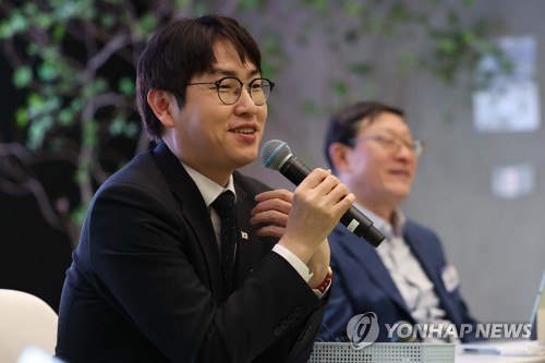 AI혁신위원회, 발언하는 하정우 AI미래기획수석