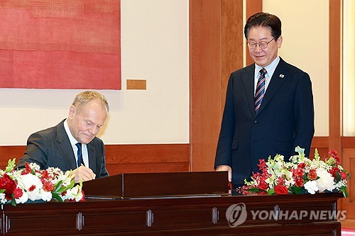李대통령, 투스크 총리 영접…한-폴란드 정상회담 돌입_정지서