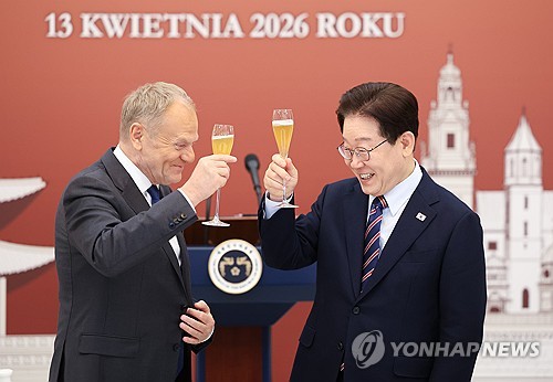 폴란드 총리 오찬서 '김광균 추일서정' 읊조린 李대통령_정지서