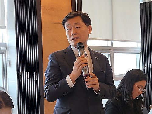 기자간담회 하는 정왕국 대표이사 사장
