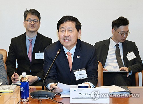 [최욱의 정책한컷] 경제부총리의 입_최욱