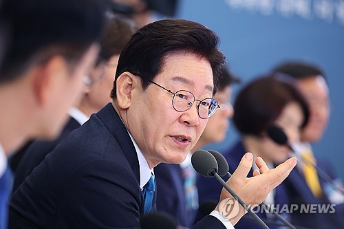 李대통령 "지방소멸 방지 위한 대규모 규제 특구 만들어야"(종합)_정지서
