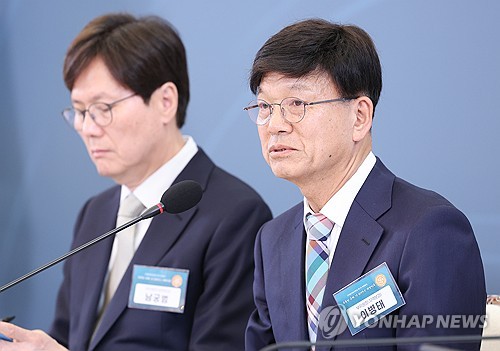 발언하는 이병태 부위원장