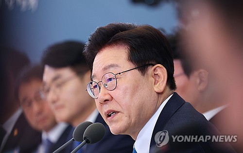 李대통령 "지방소멸 방지 위한 대규모 규제 특구 만들어야"_정지서