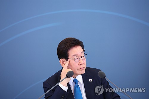 '충주맨' 언급에 李대통령 "저도 적극행정 때문에 평생 고생"_정지서