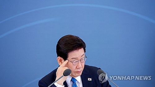 李대통령 "국힘, 조폭연루설로 대선 결과 바꿔…공식 사과하라"_정지서